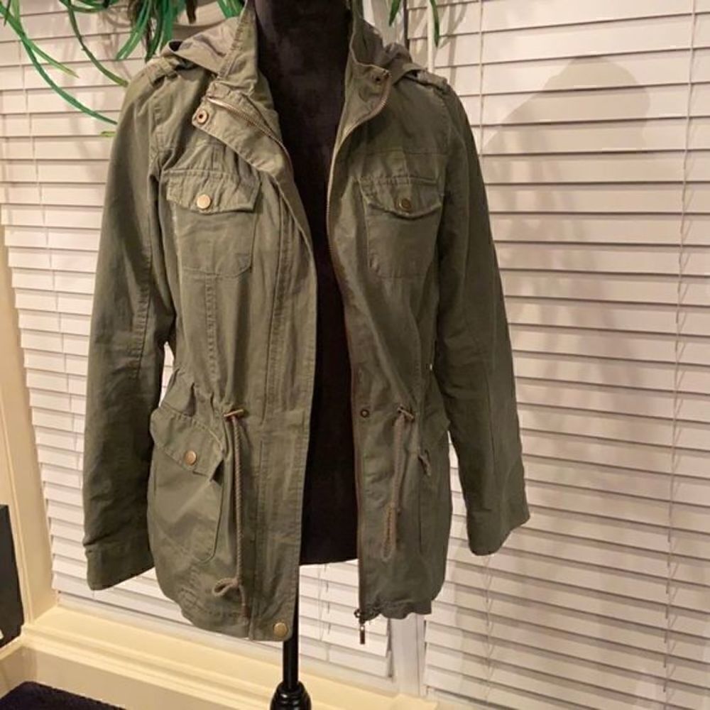 ARMY green jacket with hood‎